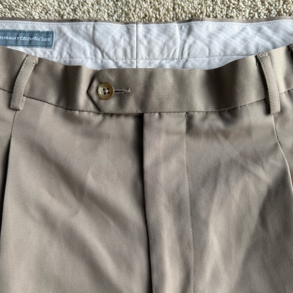 Cutter & Buck CB DryTec Luxe Golf Shorts Mens 36 Beige Pleated Performance - Picture 3 of 5